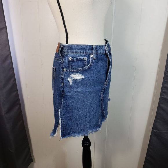 EVERLANE Denim Reconstructed Distressed Mini Skirt Size 29 - Picture 3 of 4